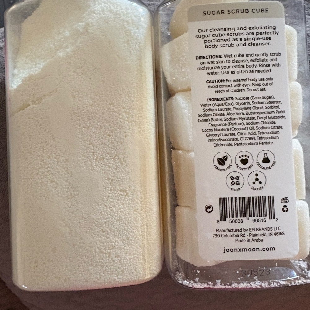 Joon x Moon Coconut Bath Fizz and Sugar Scrub Set - Picture 5 of 8